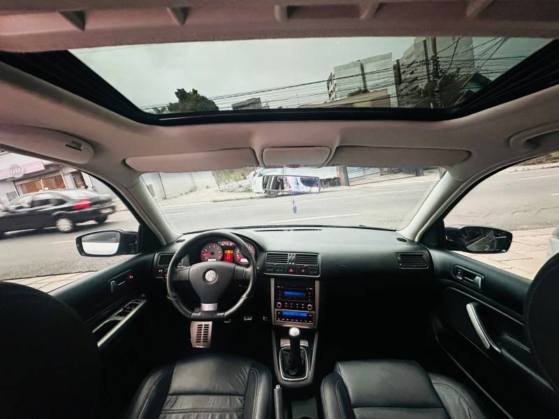 VOLKSWAGEN - GOLF - 2012/2012 - Dourada - R$ 55.900,00