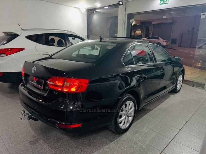 VOLKSWAGEN - JETTA - 2012/2012 - Preta - R$ 59.900,00