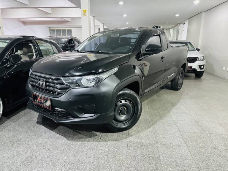 FIAT - STRADA - 2022/2022 - Preta - R$ 64.900,00