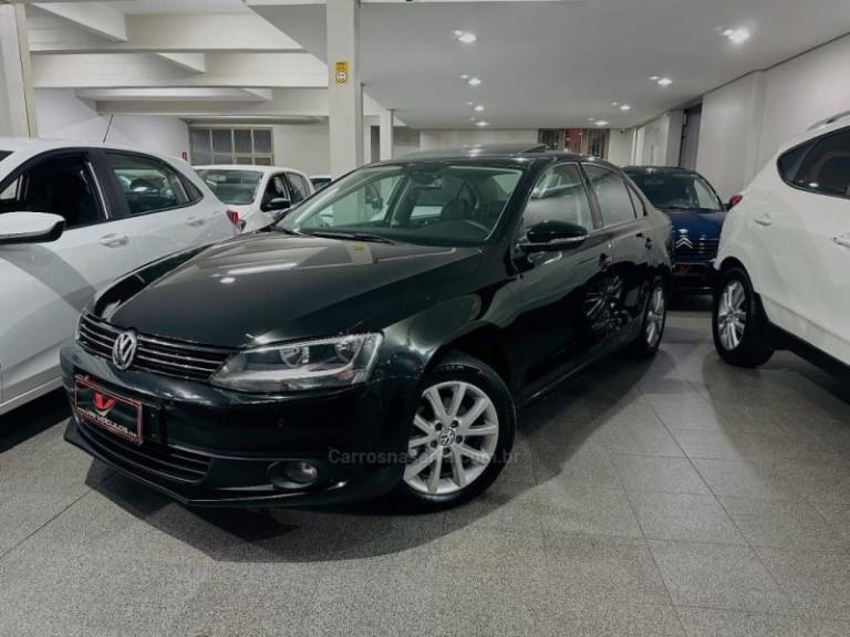 VOLKSWAGEN - JETTA - 2012/2012 - Preta - R$ 59.900,00