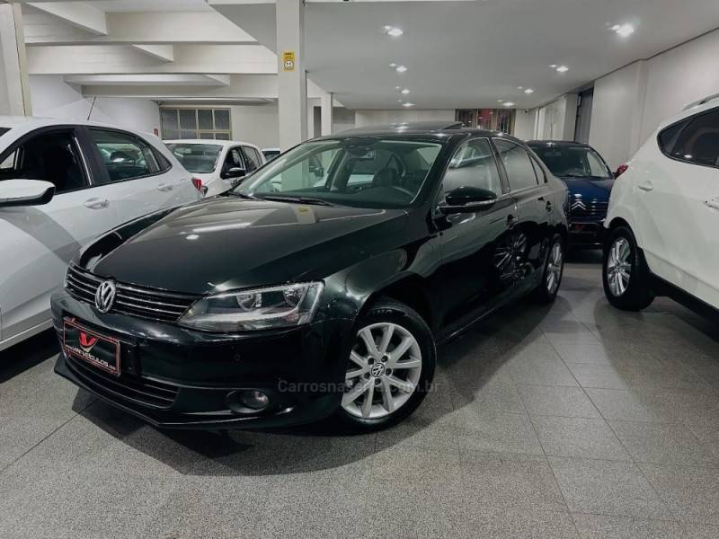 VOLKSWAGEN - JETTA - 2012/2012 - Preta - R$ 59.900,00