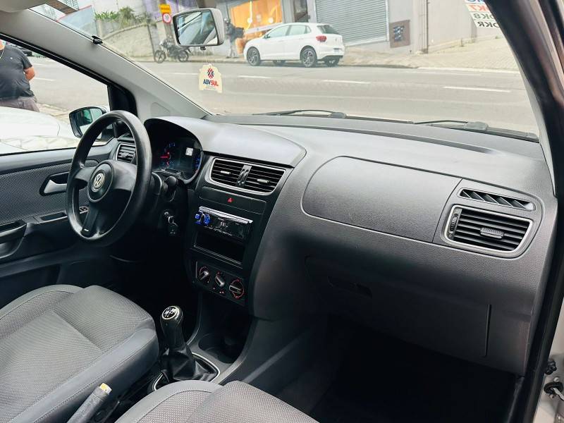 VOLKSWAGEN - FOX - 2010/2010 - Prata - R$ 28.900,00