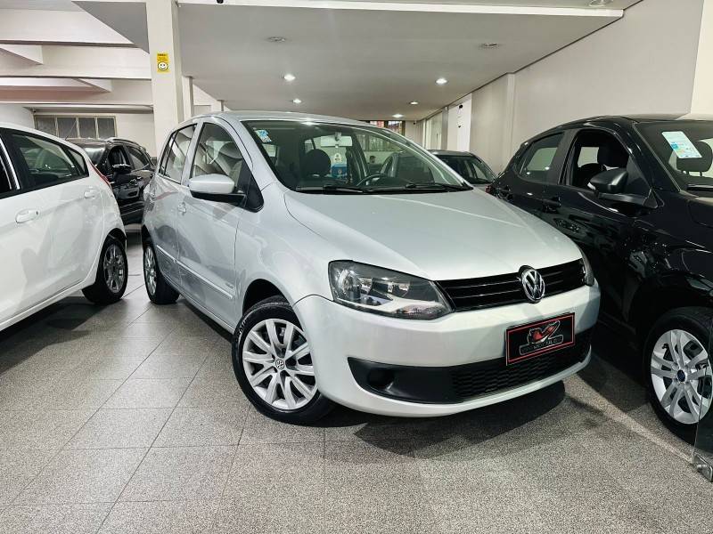 VOLKSWAGEN - FOX - 2010/2010 - Prata - R$ 28.900,00