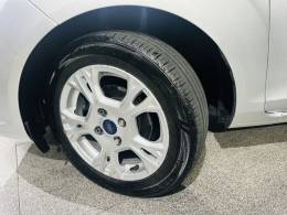 FORD - FIESTA - 2015/2015 - Prata - R$ 45.900,00