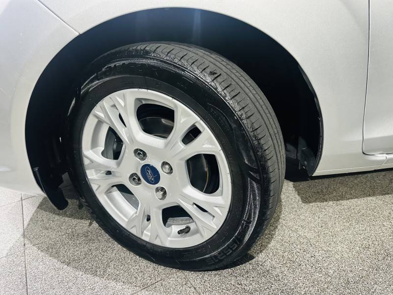 FORD - FIESTA - 2015/2015 - Prata - R$ 45.900,00