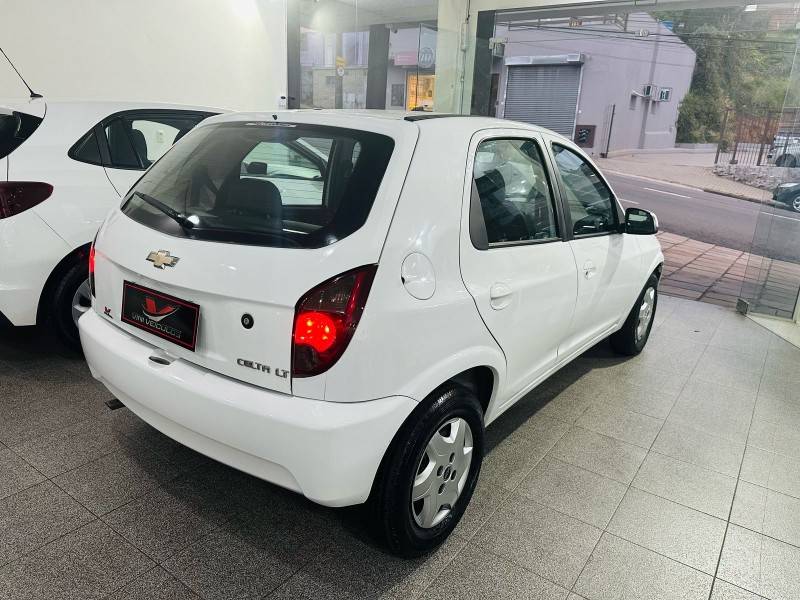 CHEVROLET - CELTA - 2015/2015 - Branca - R$ 34.900,00