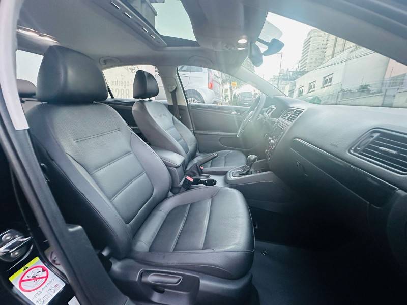 VOLKSWAGEN - JETTA - 2012/2012 - Preta - R$ 59.900,00