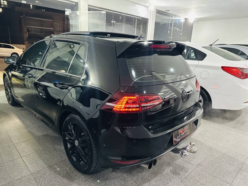VOLKSWAGEN - GOLF - 2014/2014 - Preta - R$ 88.900,00