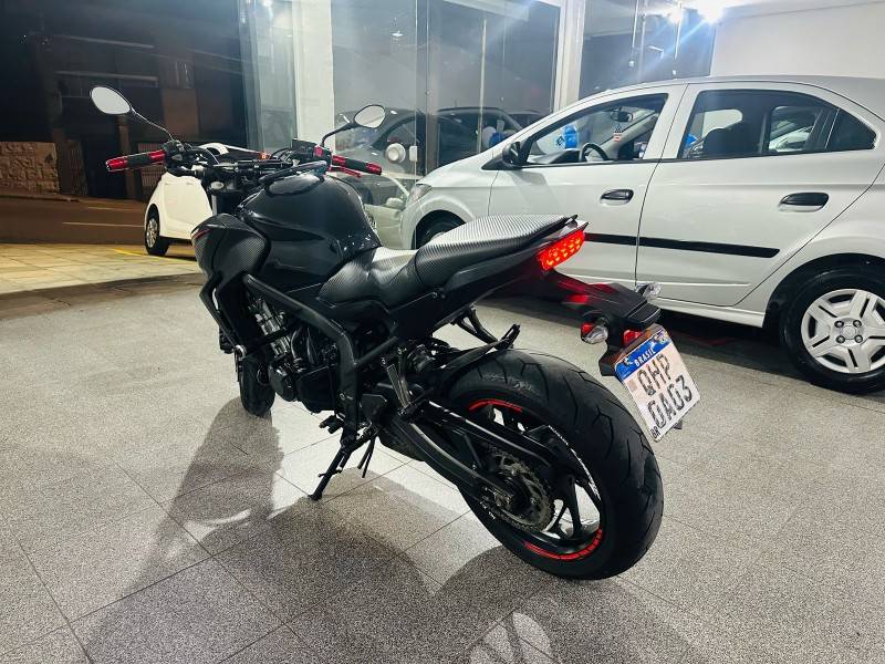 HONDA - CB 650 - 2015/2015 - Preta - R$ 38.900,00