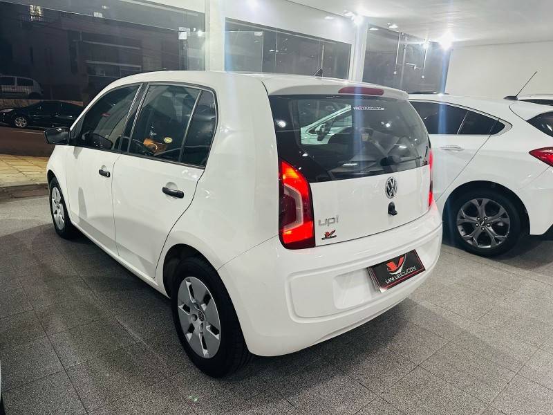 VOLKSWAGEN - UP - 2017/2017 - Branca - R$ 43.900,00