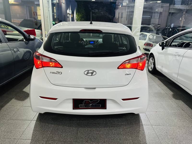 HYUNDAI - HB20 - 2015/2015 - Branca - R$ 44.900,00