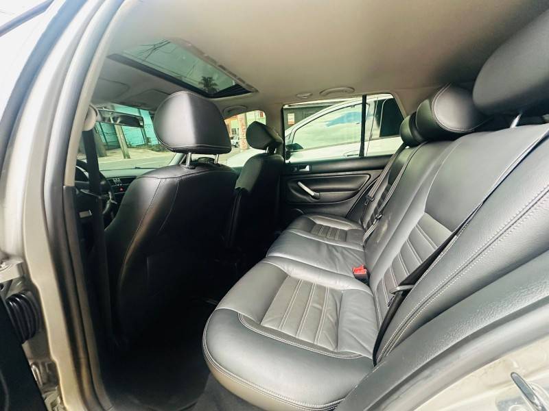 VOLKSWAGEN - GOLF - 2012/2012 - Dourada - R$ 55.900,00