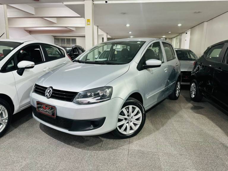 VOLKSWAGEN - FOX - 2010/2010 - Prata - R$ 28.900,00