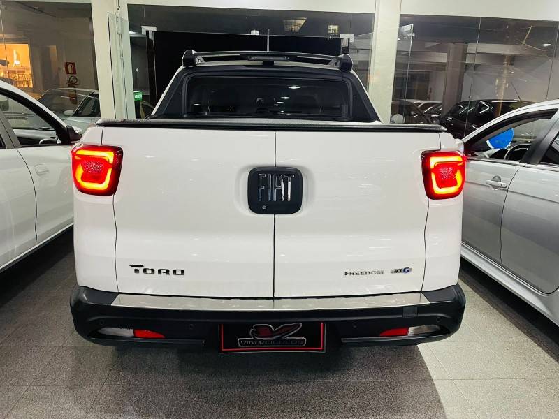 FIAT - TORO - 2018/2018 - Branca - R$ 87.900,00