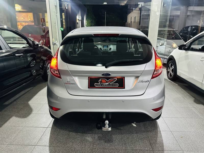 FORD - FIESTA - 2015/2015 - Prata - R$ 45.900,00