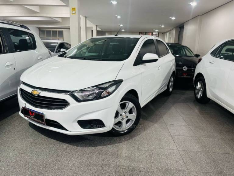 CHEVROLET - ONIX - 2019/2019 - Branca - R$ 61.900,00