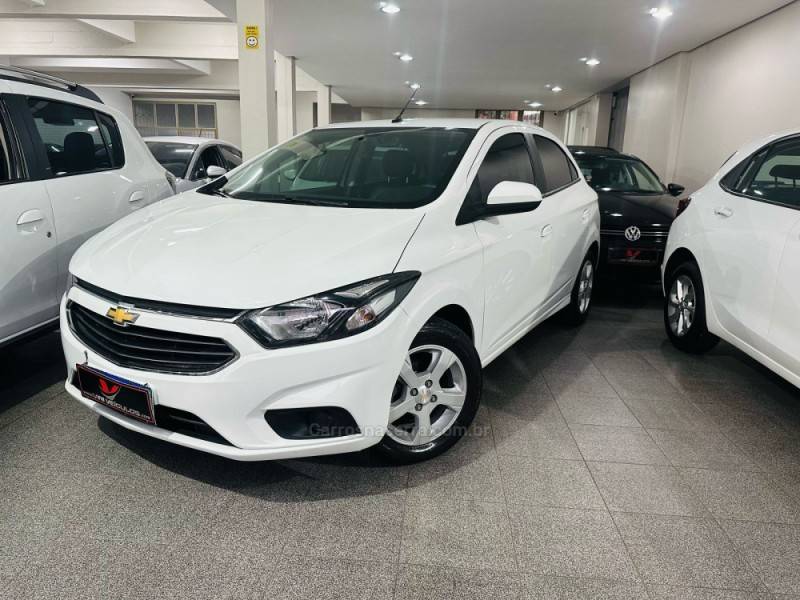 CHEVROLET - ONIX - 2019/2019 - Branca - R$ 61.900,00