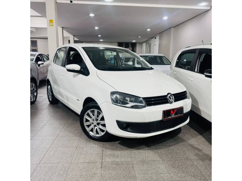 VOLKSWAGEN - FOX - 2014/2014 - Branca - R$ 39.900,00