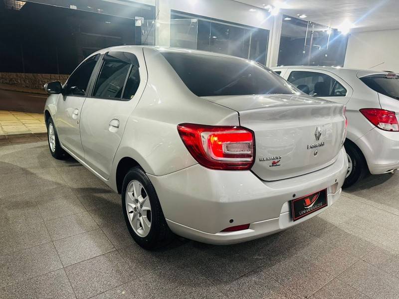 RENAULT - LOGAN - 2014/2014 - Prata - R$ 38.900,00