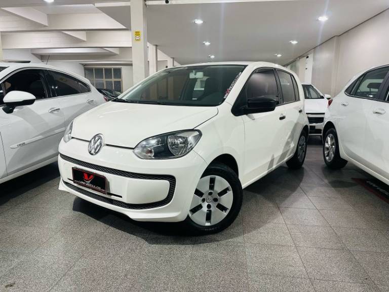 VOLKSWAGEN - UP - 2017/2017 - Branca - R$ 43.900,00