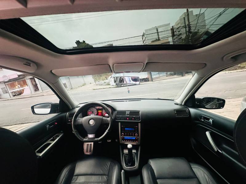 VOLKSWAGEN - GOLF - 2012/2012 - Dourada - R$ 55.900,00