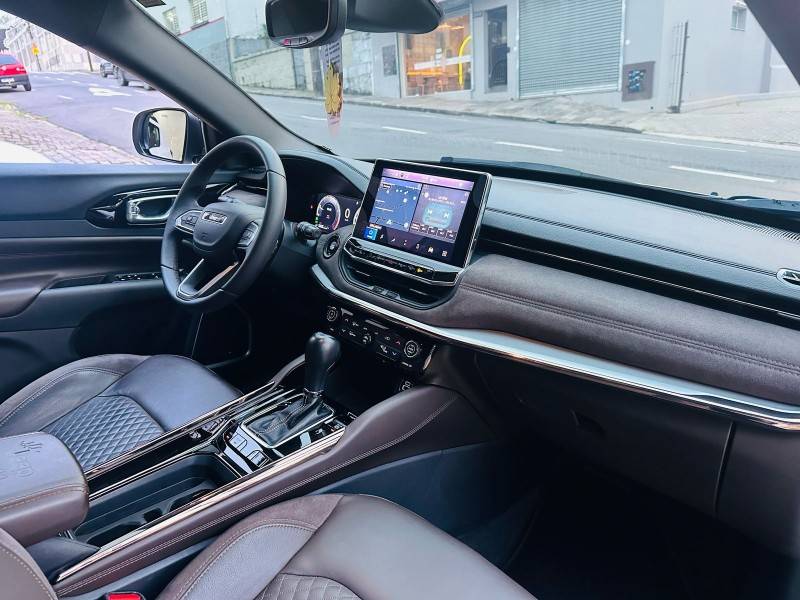 JEEP - COMMANDER - 2023/2023 - Branca - R$ 189.900,00