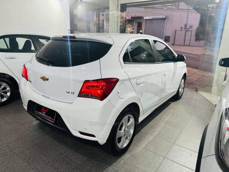 CHEVROLET - ONIX - 2019/2019 - Branca - R$ 61.900,00