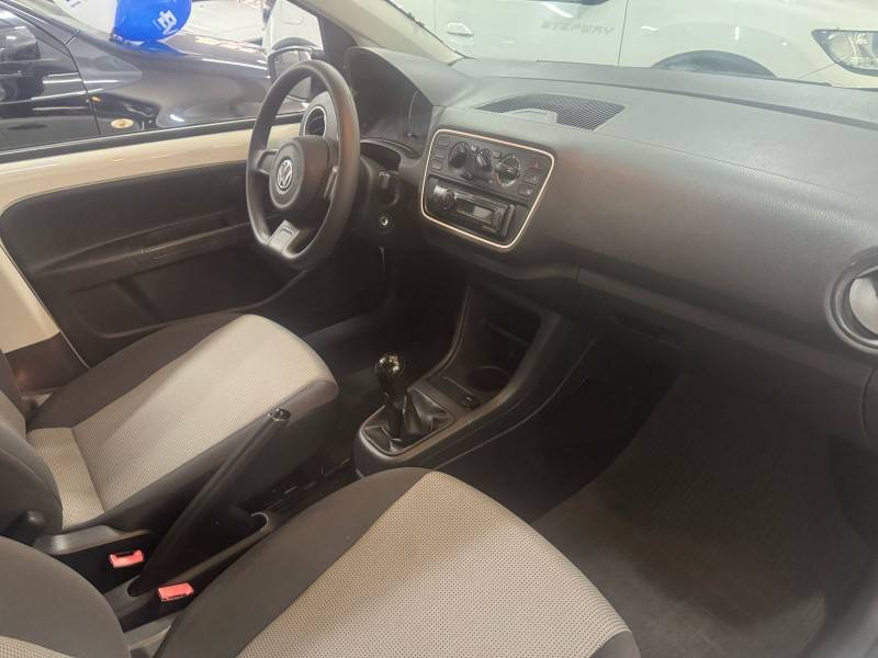 VOLKSWAGEN - UP - 2017/2017 - Branca - R$ 43.900,00