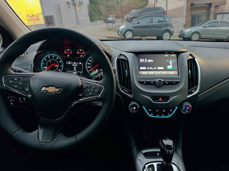 CHEVROLET - CRUZE - 2018/2018 - Branca - R$ 84.900,00