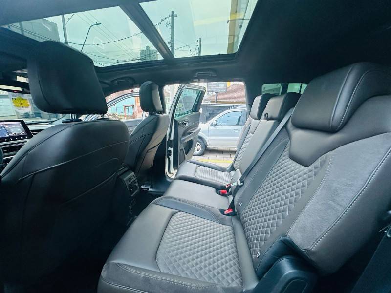 JEEP - COMMANDER - 2023/2023 - Branca - R$ 189.900,00