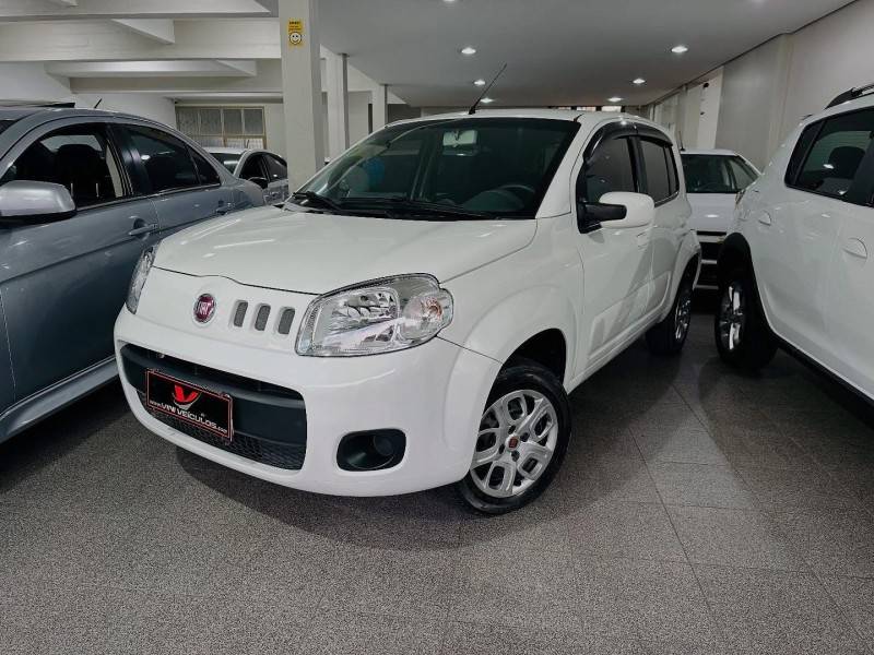 FIAT - UNO - 2015/2015 - Branca - R$ 35.900,00