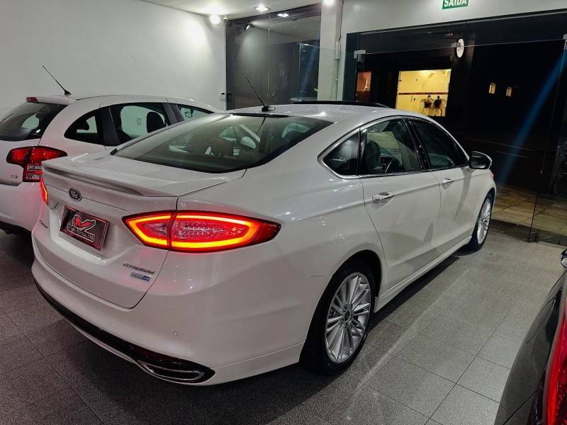 FORD - FUSION - 2015/2015 - Branca - R$ 85.900,00