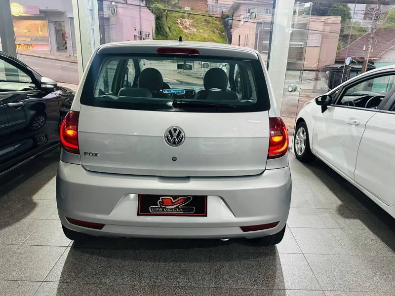 VOLKSWAGEN - FOX - 2010/2010 - Prata - R$ 28.900,00
