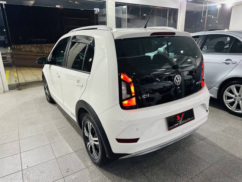 VOLKSWAGEN - UP - 2020/2020 - Branca - R$ 66.900,00