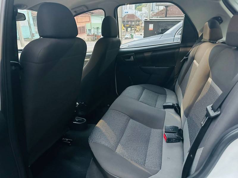 CHEVROLET - CELTA - 2015/2015 - Branca - R$ 34.900,00