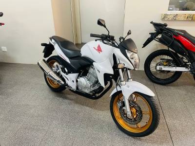 HONDA - CB 300R - 2012/2012 - Branca - R$ 12.900,00