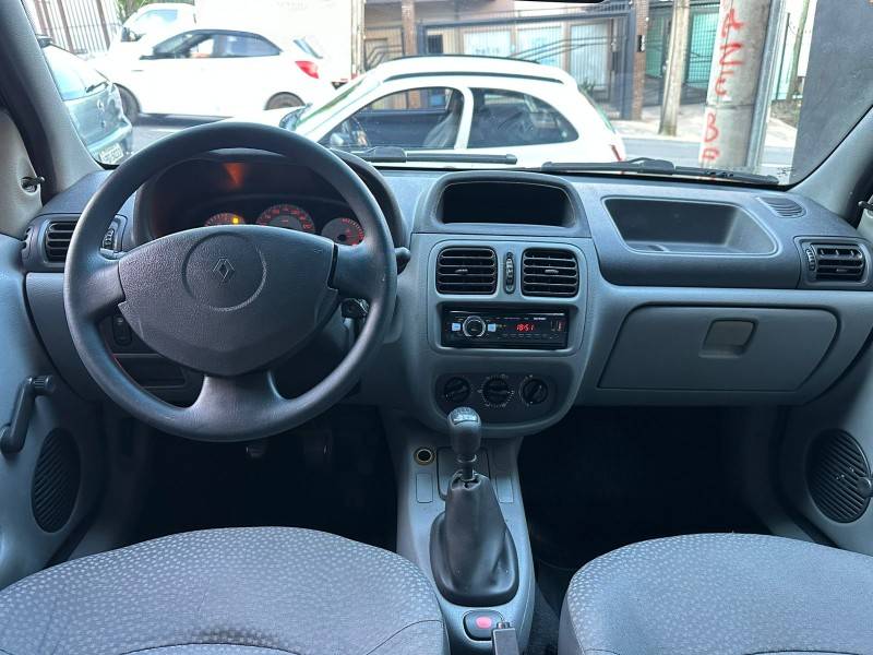 RENAULT - CLIO - 2011/2011 - Preta - R$ 21.900,00