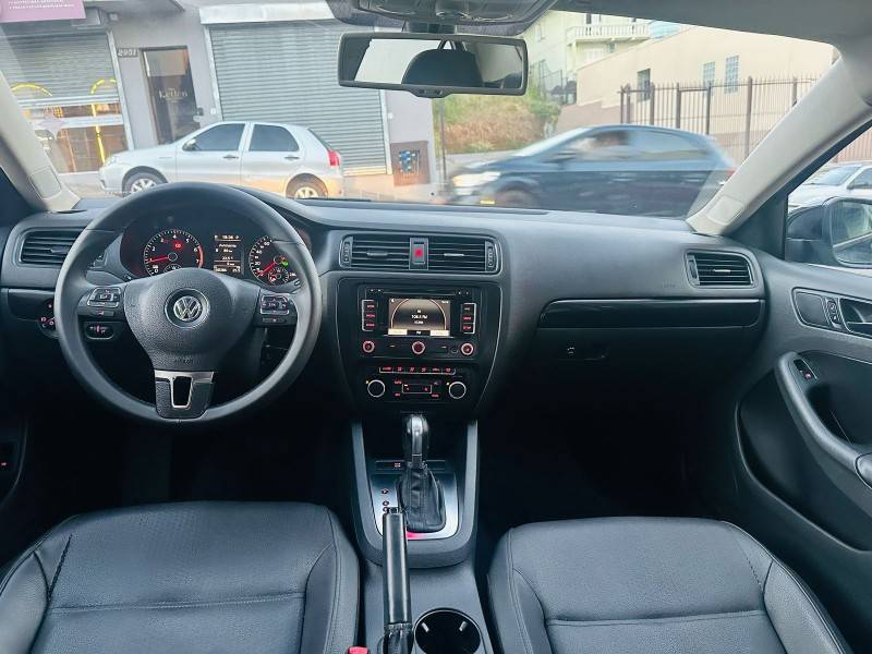 VOLKSWAGEN - JETTA - 2012/2012 - Preta - R$ 59.900,00