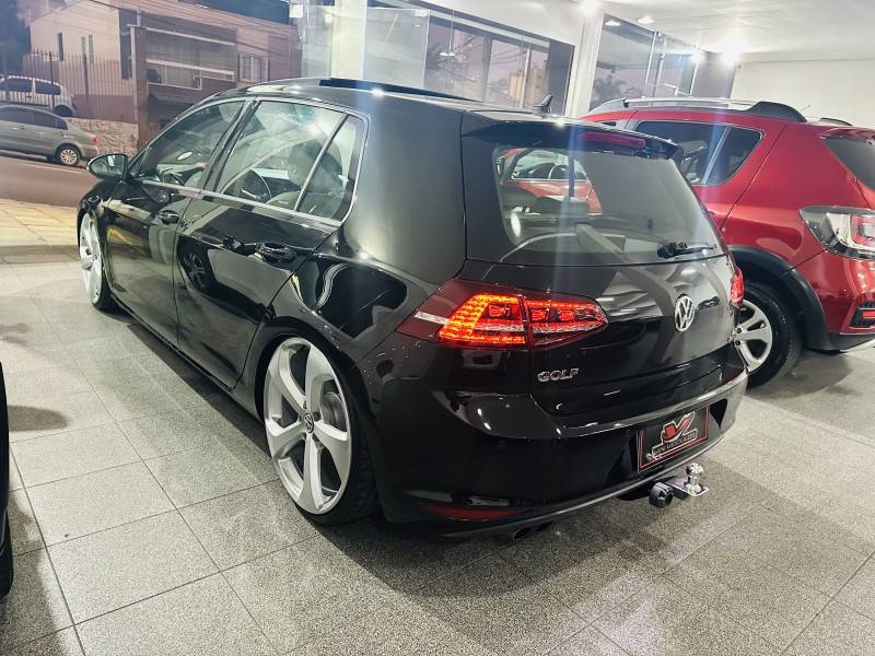 VOLKSWAGEN - GOLF - 2014/2014 - Preta - R$ 89.900,00